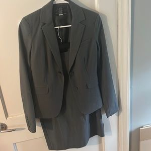 New York and Company Gray suit coat and pencil skirt size 2